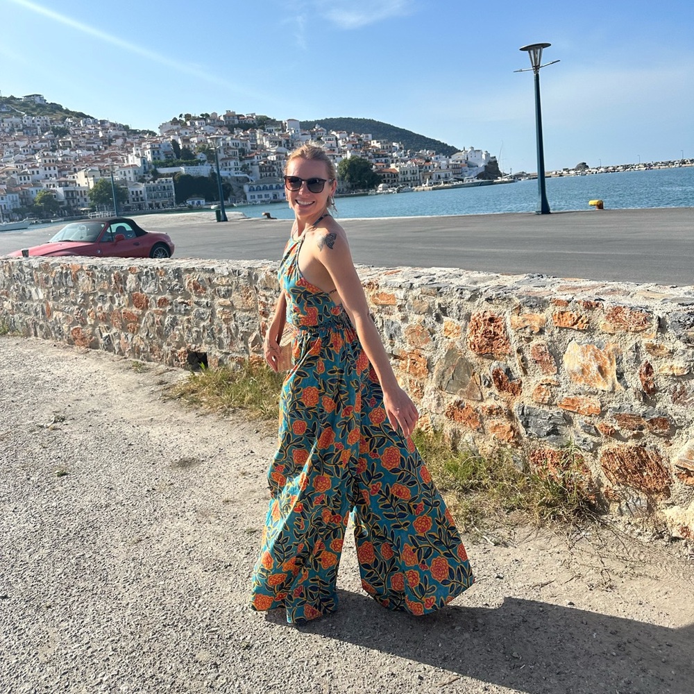 2 Piece Set! Floral and light weight. Size small.